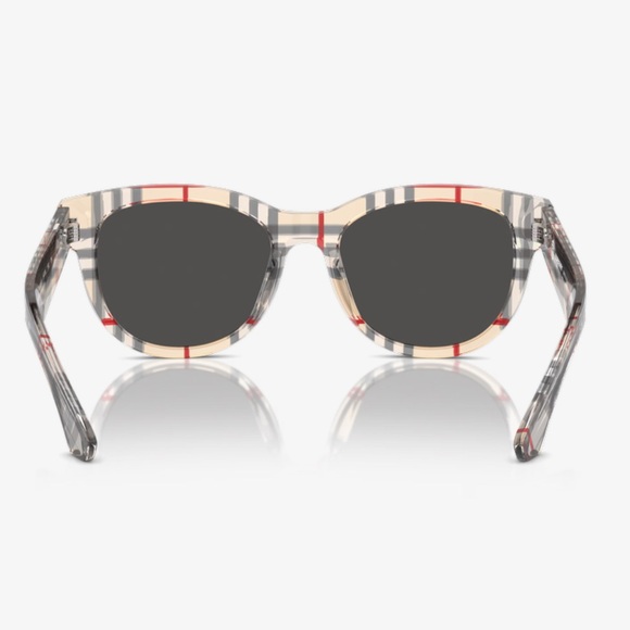 Burberry Sunglasses, New 240 - Picture 4 of 5